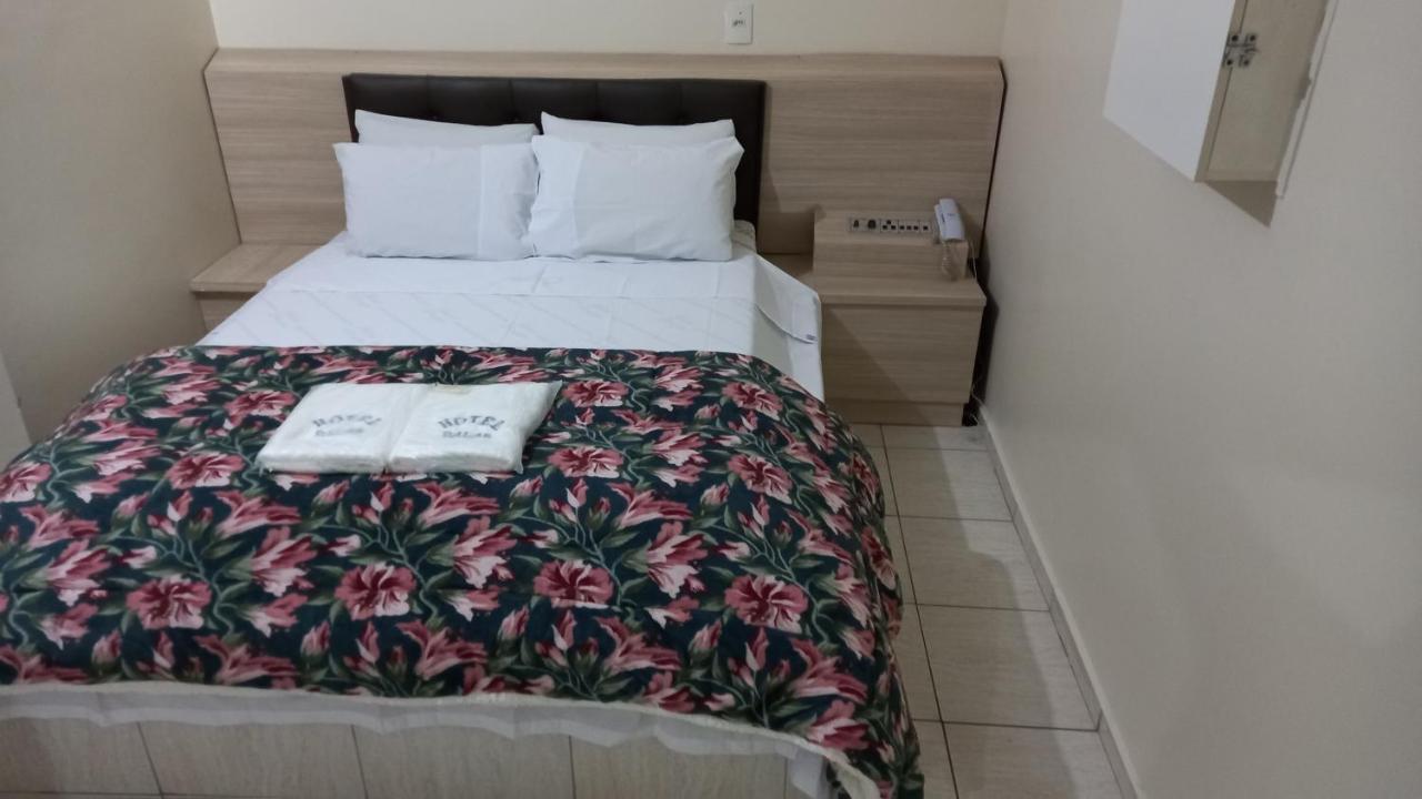 Hotel Dalias Гуарульос Екстериор снимка